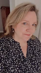 They’re the ones I reach for again and again., A silver hoop, a gentle  pearl—simple, effortless, quietly elegant., I always pack them when I  travel., Two looks, one pair. Light in my suitcase, easy