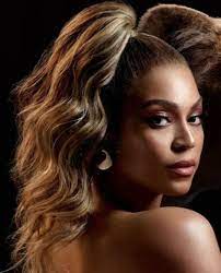 La queue de cheval haute est l'un des styles les plus pratiques pour les cheveux longs. Beyonce Et Sa Queue De Cheval Haute Pour Le Roi Lion Beyonce Fete Ses 38 Ans Retour Sur Son Evolution Capillaire Elle