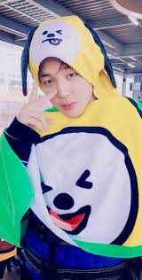 ️our bts official merchandise & bt21 official merchandise include bts army bomb, bts light stick, bt21 airpod case, bt21 phone case, bt21 plushies, bts clothing and bts hoodie. Jimin Bts Cute 608x1200 Download Hd Wallpaper Wallpapertip