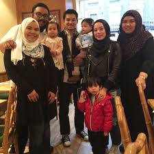 Yusof is the cofounder of fashionvalet, a fashion site that carries asia's leading designer labels. Late Post Vivy Yusof N Tukdin Flavours Of Malaysia Facebook