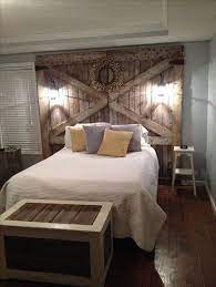16 Outstanding Diy Reclaimed Wood Headboards For Rustic Bedroom Godiygo Com Rustic Bedroom Bedroom Headboard Barnwood Headboard