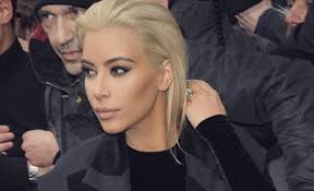 Harry potter serisinin 7 yıl önce bittiğine inanmak hala hepimize zor geliyor. Kim Kardashian Turns Blonde Channels Inner Harry Potter Wizard