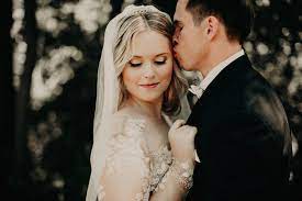 Most photographers provide a set of proofs (usually unretouched, edited images) for the clients to view. An Ultimate List Of The Best Wedding Photographers In Minnesota
