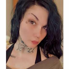 What is the difference between 24 months baby clothes and 2t?