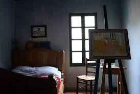 El primero, conservado en el museo van gogh de ámsterdam, fue ejecutado en octubre de 1888 y se deterioró en una inundación ocurrida durante la hospitalización del pintor en arles. La Chambre De Van Gogh A Arles Existe Et Il Est Possible D Y Dormir Femmes D Aujourd Hui