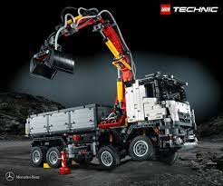 Tilt the cab to reveal the engine! Mercedes Benz Arocs 3245 Launched It S A Lego Technic Truck Made Of Almost 3 000 Pieces Autoevolution
