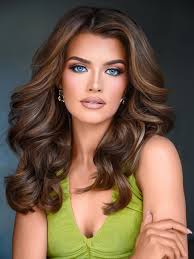 It has been way too hard keeping this a secret! I am beyond thrilled to  finally share my official Miss America headshot 👑 A huge thank you to  @grantfoto, @styled_byjaye, and @kissandmakeuphouston