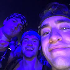 Joëlle Cayer (@whydoICayer)