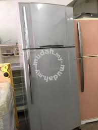 .sebuah peti ais baharu pada harga rm400 setelah dia dikatakan diperdaya sindiket penjualan iklan mengenai penjualan sebuah peti ais dua tingkat berjenama sharp itu berikutan harganya yang. Toshiba 2 Pintu Peti Sejuk Fridge Ais Refrigerator Home Appliances Kitchen For Sale In Others Selangor Mudah My