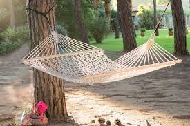 Le Hamac Une Ode A La Paresse Marie Claire Maison Mobilier De Jardin Design Hamac Mobilier Jardin