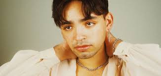 Jame Minogue introduces himself as 'Príncipe Azul' with “Hate Being In  Love”