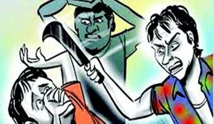 घोडेगाव शिवारात खळबळ; मनिषा पेट्रोल पंपावर डिझेल भरण्याच्या वादातून दोघांवर कोयत्याने हल्ला