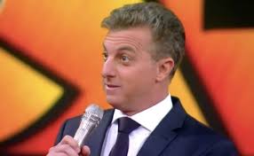 Jun 23, 2021 · luciano huck usou o seu perfil no twitter para criticar a postura de jair bolsonaro (sem partido), que agrediu a jornalista laurene santos, da tv vanguarda, afiliada da globo. Luciano Huck Detona Bolsonaro E Diz Vou Continuar Fazendo La Noticia