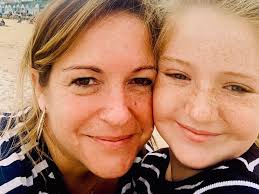 Kind stranger steps in as Rugby girl buys flowers for hard-working mum