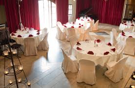 Location salle de mariage, salle de réception, salle de séminaire, salle de réunion. Le Rideau Rouge Salles Endroits Insolites Fermes Auberges 1380 Lasne Belgique