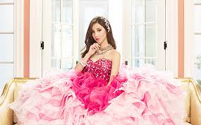 O modelo de vestido de 15 anos preferido das meninas é o tomara que caia, que além de ser moderno, realça o colo da debutante, garantindo uma sensualidade discreta. Vero Solis Vestidos Xv Anos
