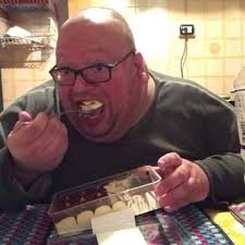 A rendere nota la notizia è stato il collega giorgio sciacca, confermata anche dall'agenzia funebre che si è occupata delle affissioni dove viveva il 42enne. Youtubo Anche Io Ioyoutubo Twitter