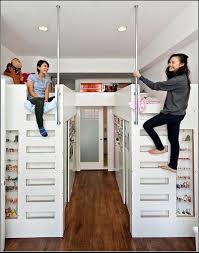 Setiap hari, kami menerbitkan cerita mengenai rumah, ikuti di sini. 7 Desain Kamar Kecil Dengan 2 Tempat Tidur Terlihat Luas