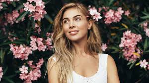 10 easy different bun hairstyles for short hair | milabu. 15 Hawaiian Hairstyles That Are Perfect For Summer L Oreal Paris