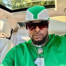 Joe Milton's first half stats: 2-8, 14 yards, 0 TD, 1 INT 0.0 passer rating