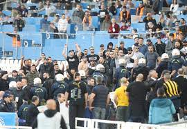 Παρά το γεγονός ότι ο τελικός του οακα θα γίνει χωρίς κόσμο φίλαθλοι του παοκ. Telikos Kypelloy Poy Einai O Kominhs Fwnazan Oi Opadoi Toy Paok Telikos Kypellou Pou Einai O Kominis Fonazan Oi Opadoi Tou Paok