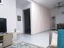 Buku ide yang satu ini menyediakan 10 contoh warna dinding di belakang sofa. Diy Hiasan Dinding Ruang Tamu Guna Wall Panel Lawa Jimat