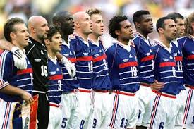 Face à eux, une équipe de vétérans des plus prestigieux (vieiri, stoitchkov, davids, kluivert, klinsmann, roberto carlos « cela rappelle de bons souvenirs, on espère que ce sera pareil cette année », a aussi expliqué julien, flanqué de son petit neveu de 12 ans enzo, pour qui france 98, ce. Dopage L Ancien Medecin Des Bleus Accuse France 98 Football Maxifoot