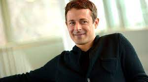 @53288989368:274:sportschau presenter jessy wellmer live in conversation. Alexander Bommes Privat So Tickt Der Gefragt Gejagt Moderator Abseits Der Kamera News De