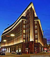 Chilehaus is especially impressive when it is illuminated at night, shining majestically in. Chilehaus Hamburg Sehenswurdigkeit Im Kontorhausviertel