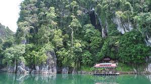 Terdapat begitu banyak tempat menarik dan aktiviti best yang anda boleh lakukan di tasik kenyir ini sebenarnya. 16 Aktiviti Menarik Di Tasik Kenyir Terengganu Tripjalan
