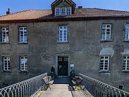 Haus brück ist eine wasserumwehrte niederungsburg mit westlich vorgelagertem wirtschaftshof und östlich anschließendem grünland bzw haus brück 2, erkrath, kreis mettmann 40699 , deutschland. Haus Bruck Deutschland Kreis Mettmann Erkrath Cityguide Tv