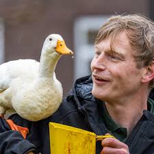Eindelijk gaat het goed met Dennis, maar nieuwe regels in Hengelo zorgen  voor donkere wolk