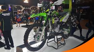 Modifikasi klx 150 supermoto motor kawasaki buat adventure. Tampang Kawasaki Klx 230 Yang Tersentuh Modifikasi Belipart Com