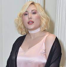 Hasselhoff initially began her career as an actress by appearing in her father's tv series 'baywatch'. Hayley Hasselhoff Lezwatch Tv