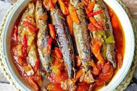 Aduk rata, masak dengan api kecil hingga berminyak dan air santan menyusut. 5 Resep Olahan Ikan Pindang Menu Sederhana Yang Nikmat Banget