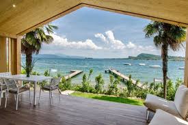 Zum teil werden hier provisionen von bis zu 5% fällig und sind mit dem vorvertrag zu entrichten (egal. Luxus Design Bio Haus Am See Und Bio Haus Am Maulbeerbaum Manerba Del Garda Gardasee Italien