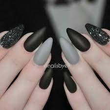 Uñas encapsuladas con flores naturales. Resultado De Imagen Para Unas Acrilicas Tipo Coffin Cortas Con Diseno En Glitters Manicura De Unas Unas De Maquillaje Disenos De Unas Negras