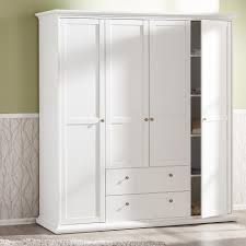 Auffällig und hübsch anzusehen ist die detailierte fräsung des schranks und die ringgriffe aus messing. Grosser Kleiderschrank In Weiss Preiswert Danisches Bettenlager