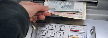 Dkb geld abheben► über sparkasse kostenlos? Zerstreut Am Geldautomaten Geld Abheben Geld Vergessen N Tv De