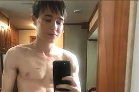 Elliot page ushered in the weekend with a shirtless mirror selfie posted to his instagram story on friday. Tqrx3haxwvertm