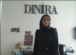 Bagi yang baru mulai dan memiliki modal terbatas, menggunakan cara dropship terlebih dahulu. Ingin Memulai Bisnis Baju Dengan Label Sendiri Ini Tips Suksesnya Dari Desainer Diniira