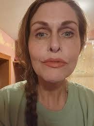 Beth Roush's Instagram, Twitter & Facebook