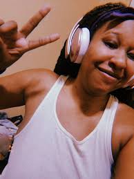 Hey guys come join me and watch some dbd!!! We need more friends to play  with alos follow for follow 💕