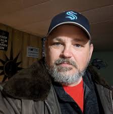 Anthony is 62 and dating a 19 year old. Thoughts 💭