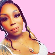 Lesa Hughes's Instagram, Twitter & Facebook