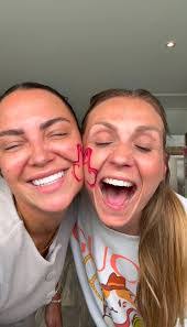 Amanda Ruddock's Instagram, Twitter & Facebook