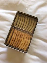 Antwerpse handjes zijn een antwerps streekproduct. Antwerpse Handjes Caroaumaroc