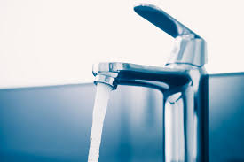 Die angaben zur dosierung des entkalkers findest du auf dessen packungsbeilage. Wasserhahn Entkalken Hausmittel Und Tipps Brigitte De
