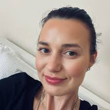 Homemade Vegan Margherita Pizza Recipe. 20 Minute Pizza crust, 5 minute  Pizza sauce and a creamy cashew mozzarella cheese sauce. Grab this recipe  for your next dinner -->  https://www.veganricha.com/vegan-margherita-pizza-recipe/