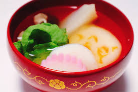 雑煮(ぞうに) (zōni, leves rizslepénnyel s zöldséggel). å…·æã¯ å'³å™Œoré†¤æ²¹æ´¾ åœ°åŸŸæ€§ã‚'æ¥½ã—ã‚€ ã‚ãŸã—ã®ã¾ã¡ã®ãŠé›'ç…® Colocal ã‚³ãƒ­ã‚«ãƒ« ãƒ­ãƒ¼ã‚«ãƒ«ã‚'å­¦ã¶ æš®ã‚‰ã™ æ—…ã™ã‚‹